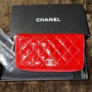 CHANEL Shiny Red Quilted Clutch/wallet
